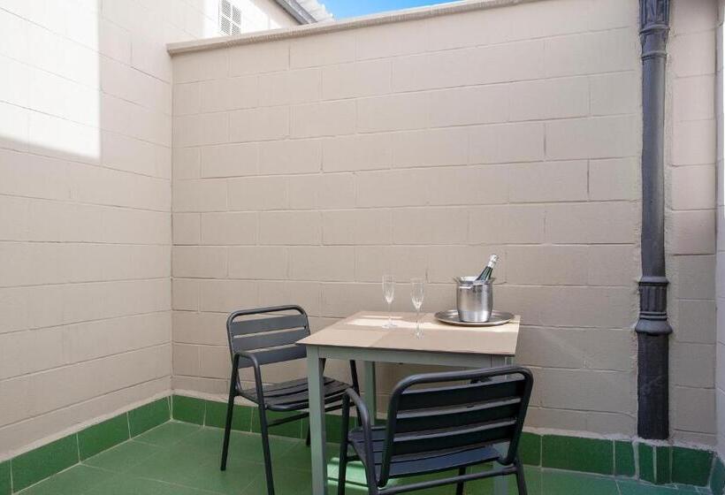 اتاق استاندارد با تراس, Lleo