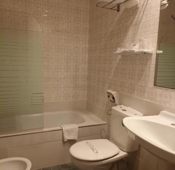 اتاق اکونومی یک تخته, Lleo