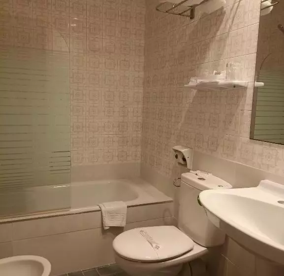 اتاق اکونومی یک تخته, Lleo