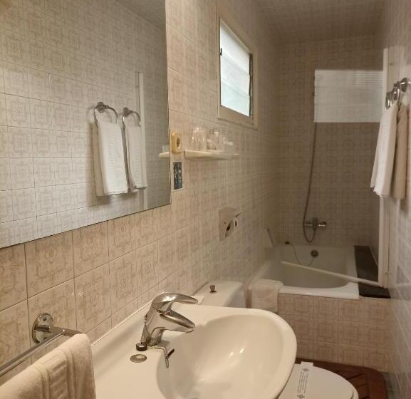 اتاق اکونومی یک تخته, Lleo