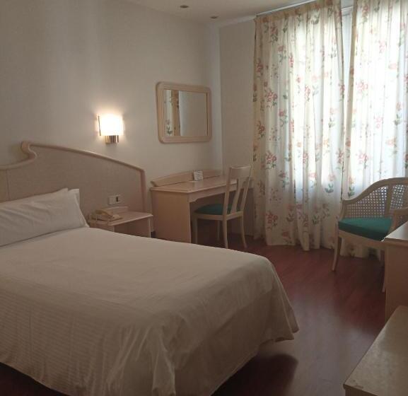 اتاق اکونومی یک تخته, Lleo