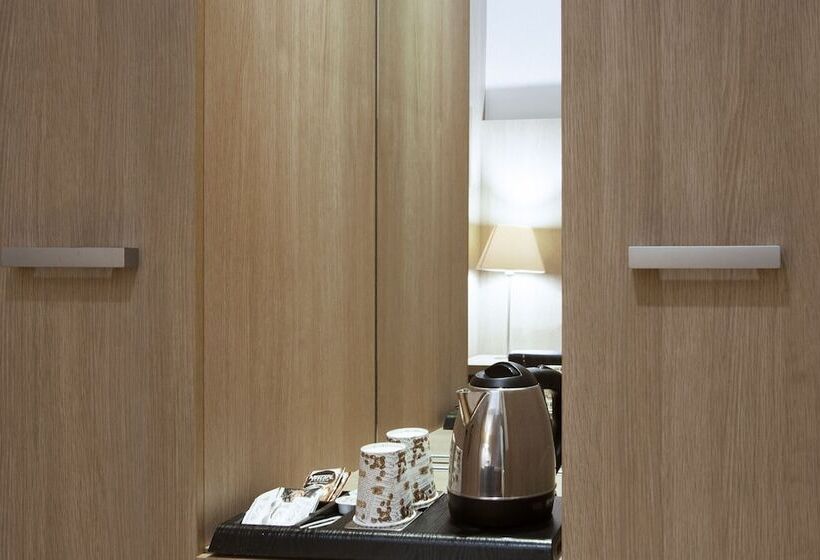 اتاق استاندارد یک نفره, Lleo