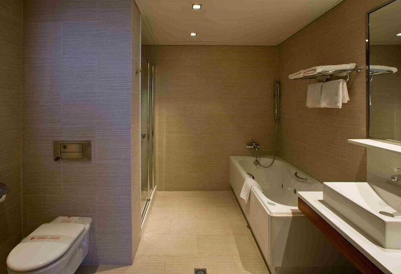 اتاق سوپریور, Lleo