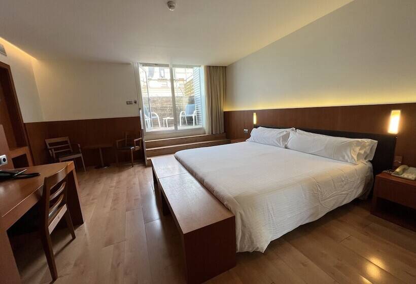 اتاق سوپریور, Lleo