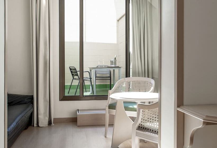 اتاق استاندارد با تراس, Lleo