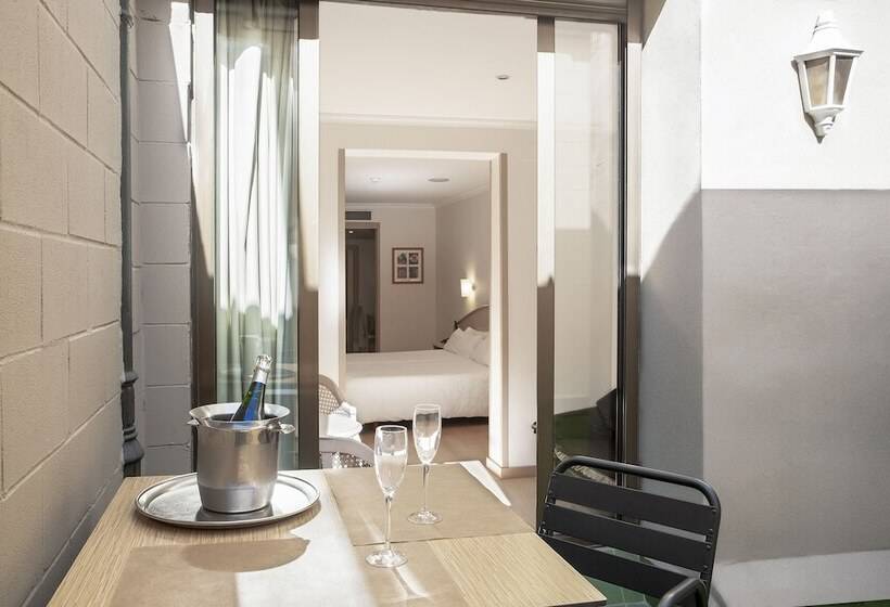 اتاق استاندارد با تراس, Lleo