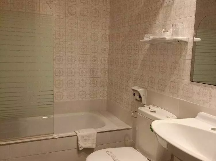 اتاق اکونومی یک تخته, Lleo