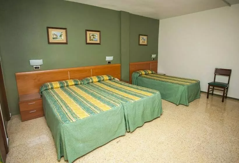 اتاق استاندارد سه نفره, Los Naranjos