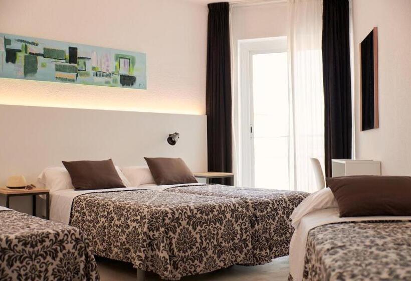 Quarto Quadruple Standart com Varanda, Miami