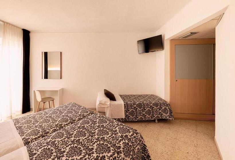 Quarto Quadruple Standart com Varanda, Miami