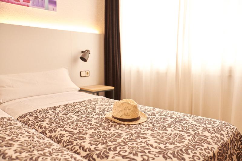 이코노미 룸, Miami