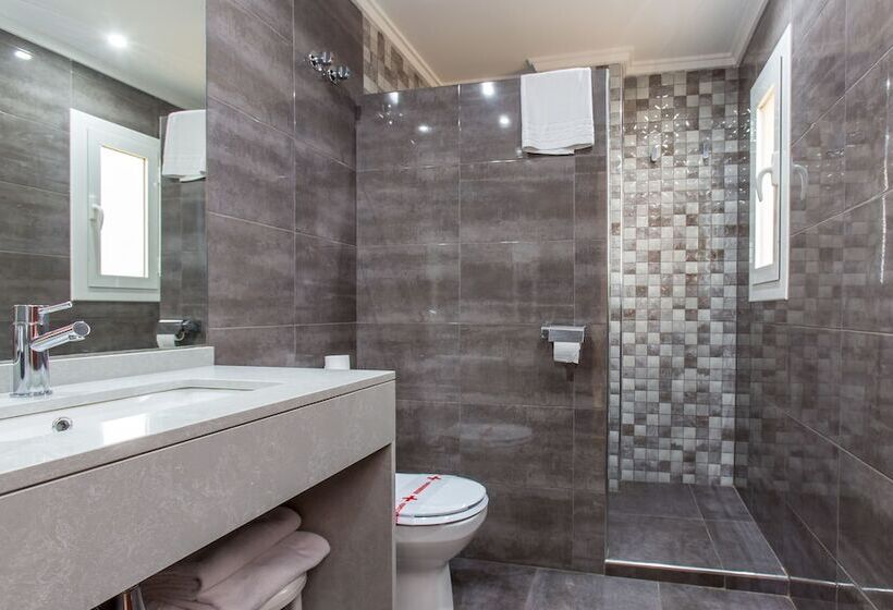 标准三人间, Olympia Ronda I