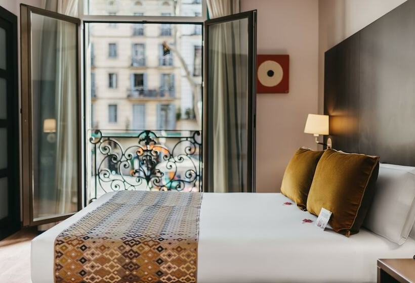 Номер Стандарт Вид на Город, Oriente Atiram