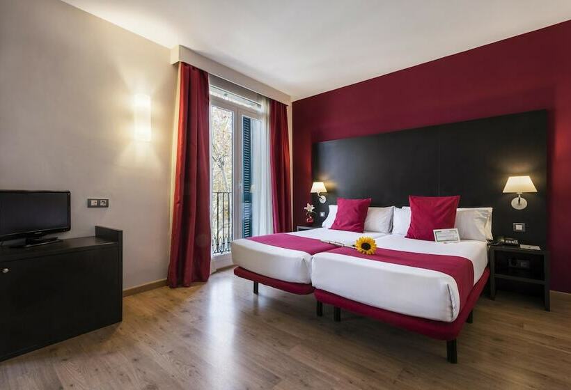 Номер Стандарт Вид на Город, Oriente Atiram