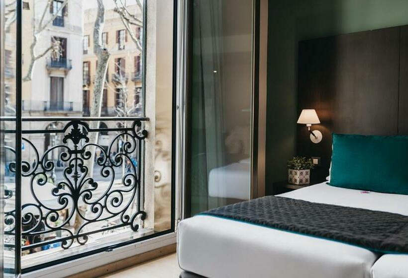 Номер Deluxe, Oriente Atiram