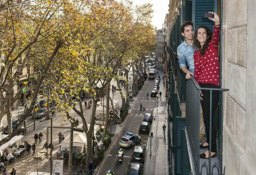 Номер Deluxe, Oriente Atiram