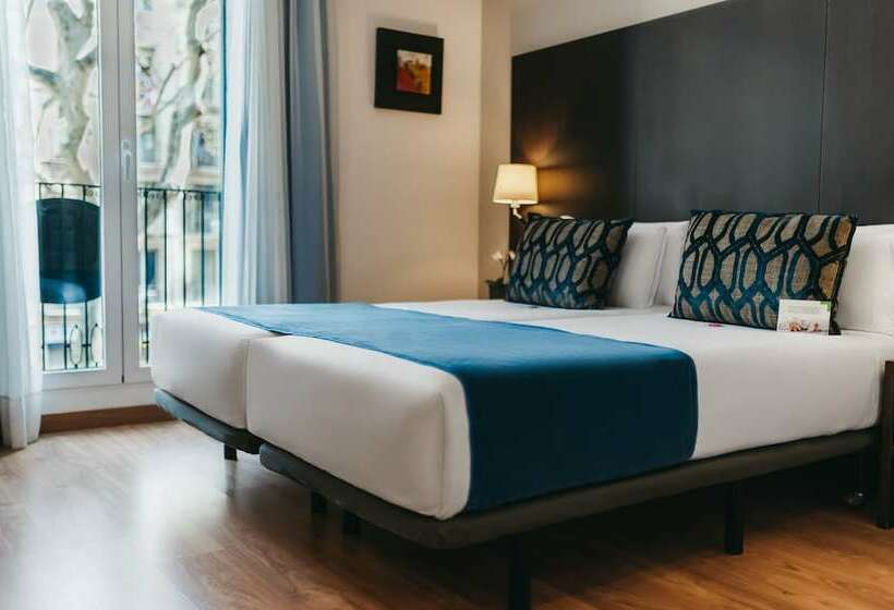 Номер Deluxe, Oriente Atiram