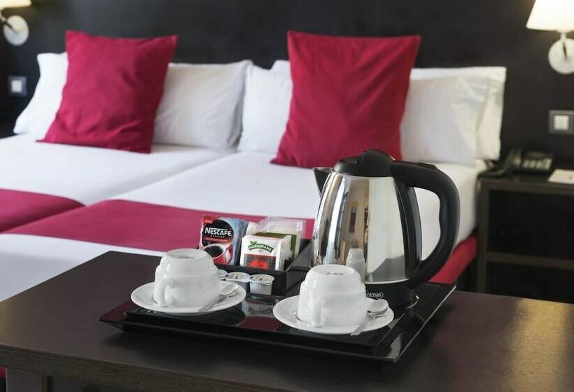 Номер Deluxe, Oriente Atiram