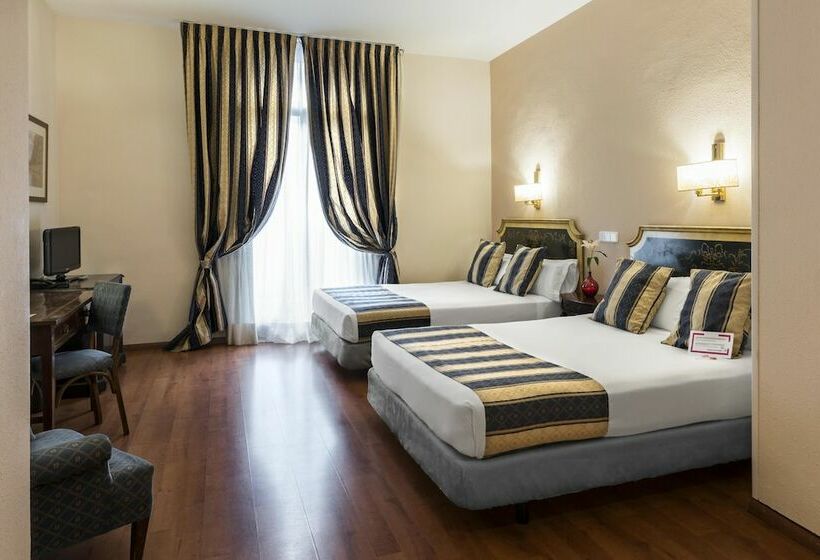 Семейный Номер, Oriente Atiram