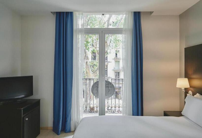 Номер Стандарт Вид на Город, Oriente Atiram