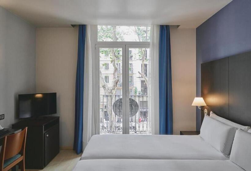 Номер Стандарт Вид на Город, Oriente Atiram