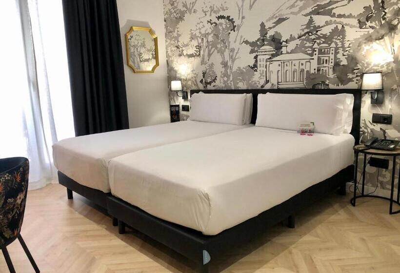 Номер Deluxe, Oriente Atiram