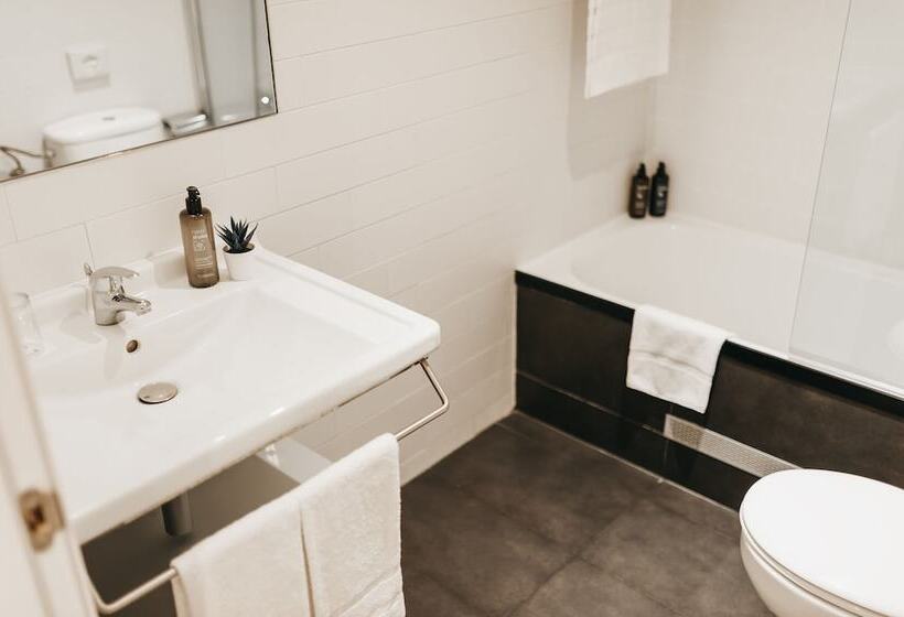 Номер Стандарт Вид на Город, Oriente Atiram