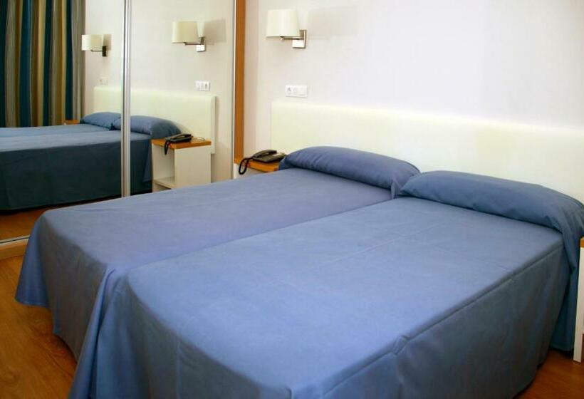 标准三人间, Seth Playa Azul