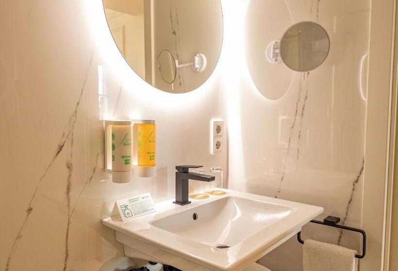 غرفة قياسية مزوَّدة بشُرفة, Seth Port Mahón