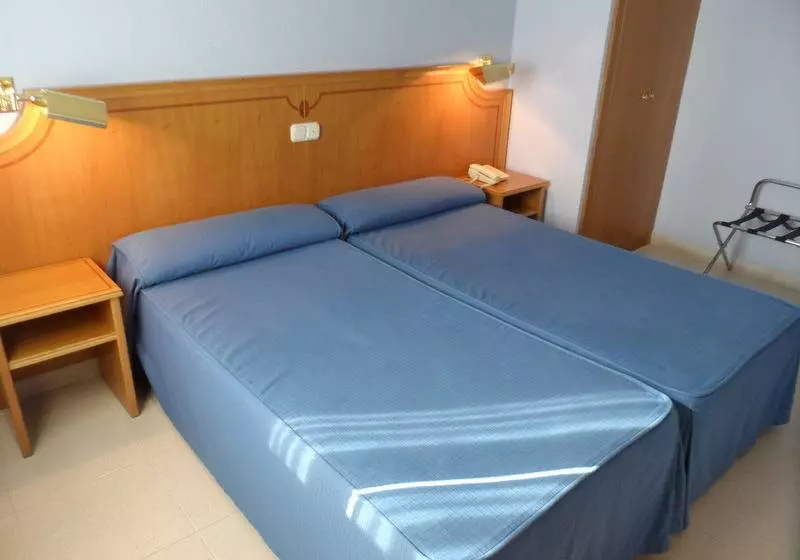 Standard Room, Rey Arturo Burgos