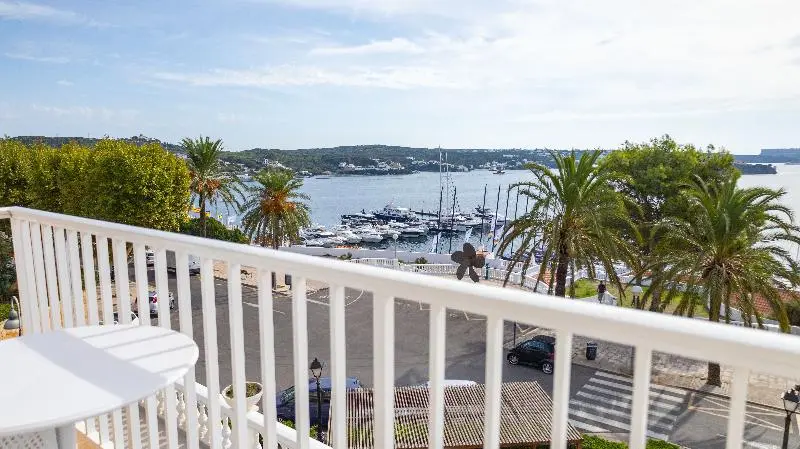 Standardrum Havsutsikt, Senator Port Maó