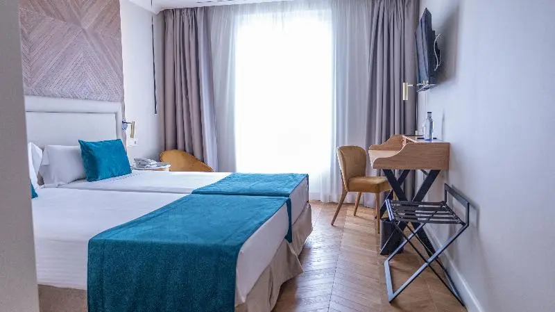 Standardrum Havsutsikt, Senator Port Maó