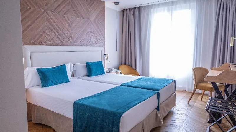 Standardrum Havsutsikt, Senator Port Maó