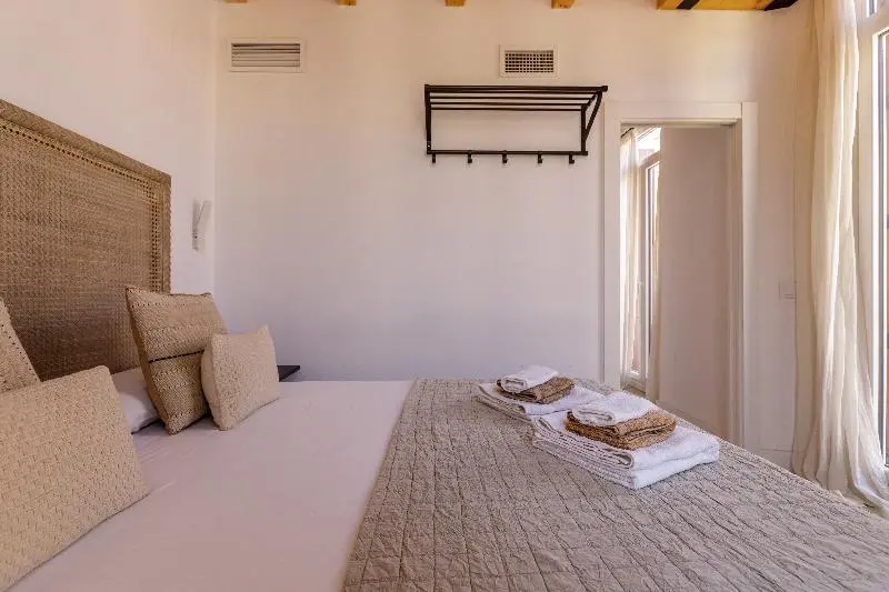 Standard Trippelrum, Senator Port Maó