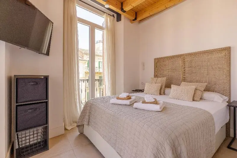 Standard Trippelrum, Senator Port Maó