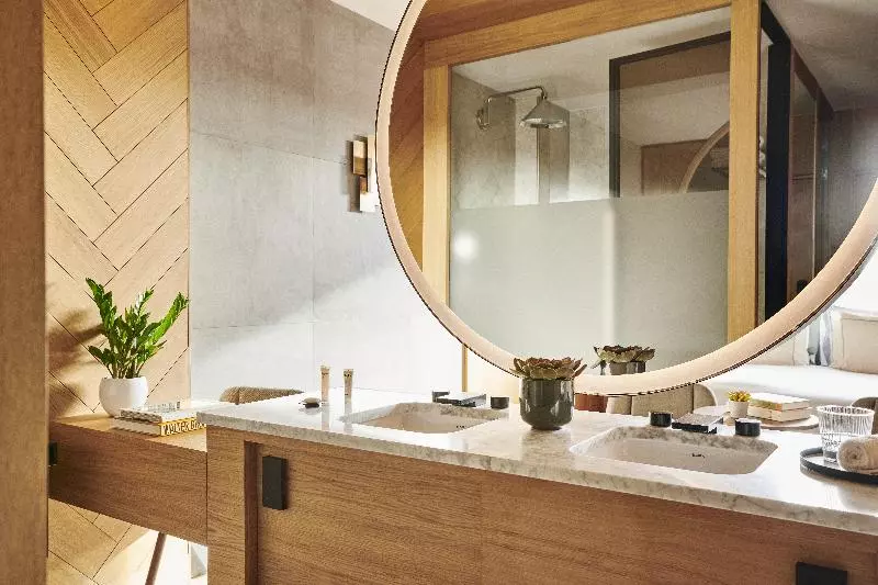 اتاق استاندارد با تخت بزرگ, Grand Hyatt Barcelona