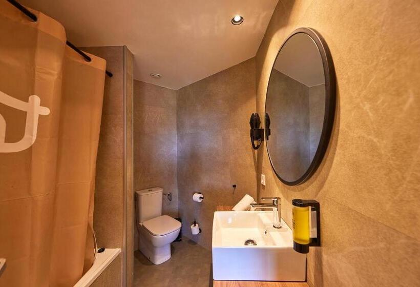 غرفة قياسية مطلّة علي حمام السباحة, tent Palmanova