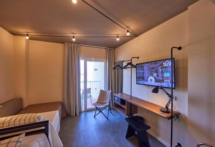 غرفة قياسية مطلّة علي حمام السباحة, tent Palmanova