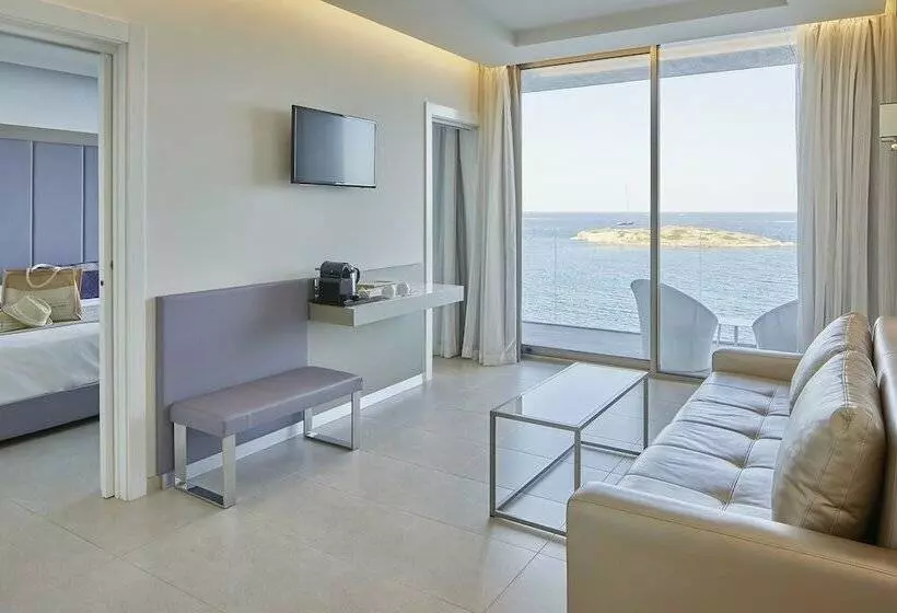 سوییت جونیور با چشم‌انداز دریا, Torre del Mar