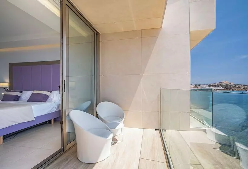 سوییت جونیور با چشم‌انداز دریا, Torre del Mar