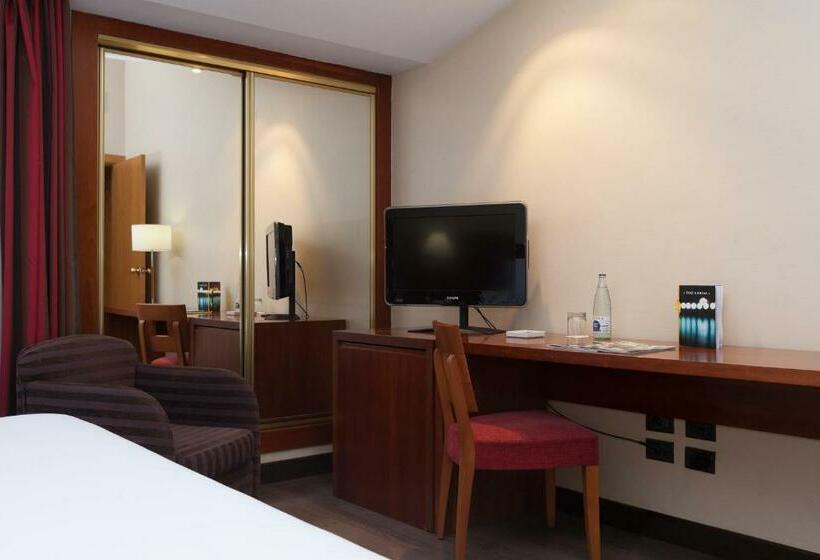 غرفة قياسية, Urh Ciutat De Mataró