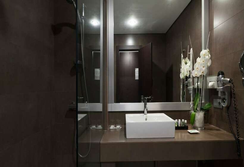 غرفة قياسية, Urh Ciutat De Mataró