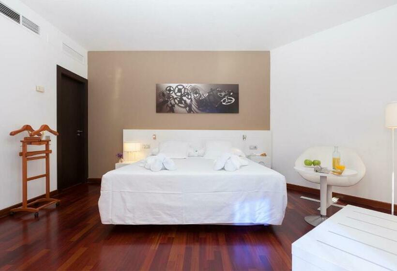 جناح جونيور, Urh Ciutat De Mataró