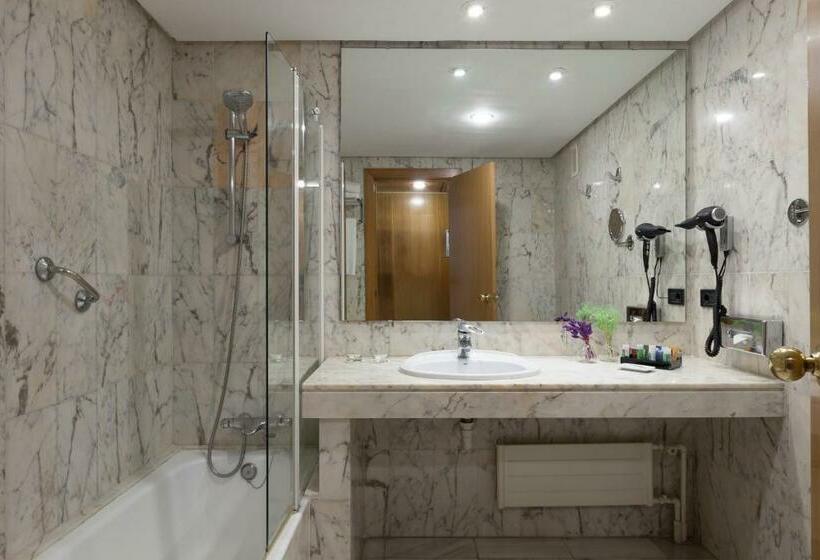 جناح جونيور, Urh Ciutat De Mataró