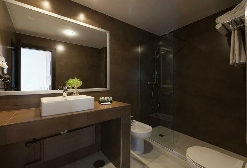 جناح جونيور, Urh Ciutat De Mataró