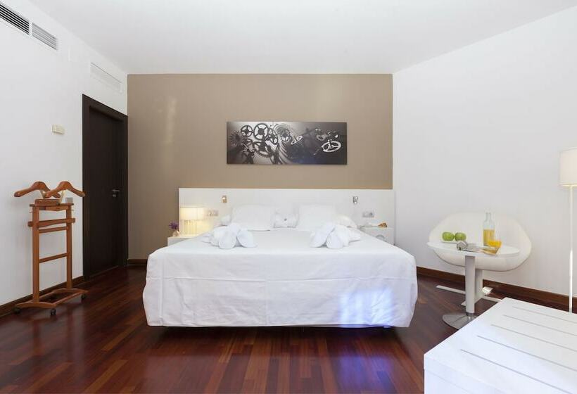 جناح جونيور, Urh Ciutat De Mataró