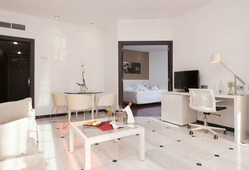 جناح جونيور, Urh Ciutat De Mataró