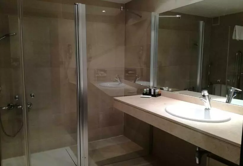 اتاق استاندارد سه نفره, Urh Ciutat De Mataró