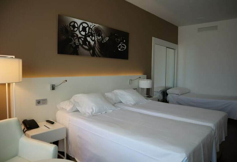 غرفة قياسية ثلاثية, Urh Ciutat De Mataró