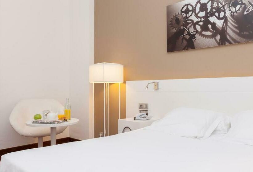 غرفة قياسية مزودة بجاكوزى, Urh Ciutat De Mataró